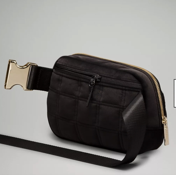 🎁🖤Brand New Never Used Black Velour Lululemon Belt Bag!! Sold Out In Stores! - Picture 9 of 9